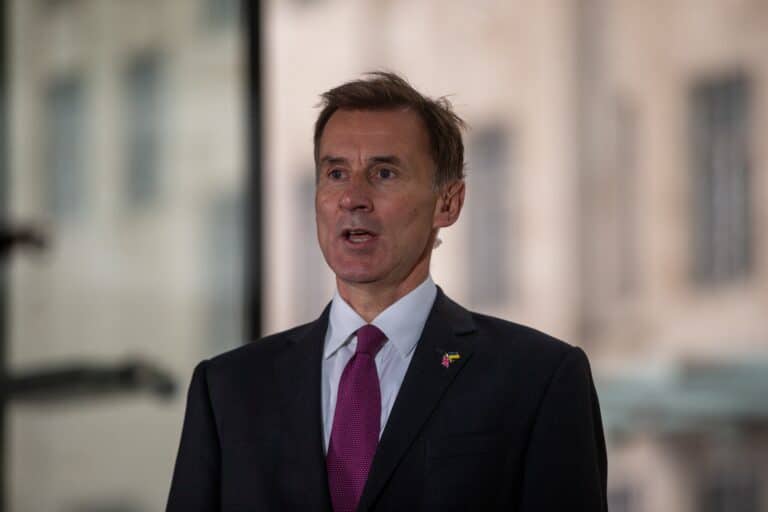 National living wage to rise to £11 an hour, Jeremy Hunt to confirm