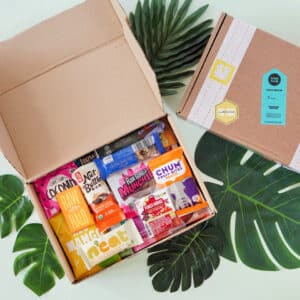 treattrunk.co .uk 39.99 for gifts 35.99 for subscriptions Healthy Vegan Snack Box