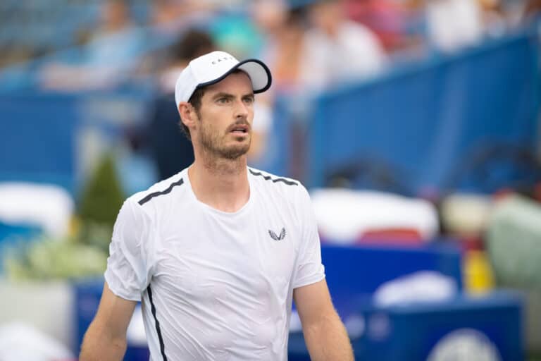 Andy Murray playing tennis