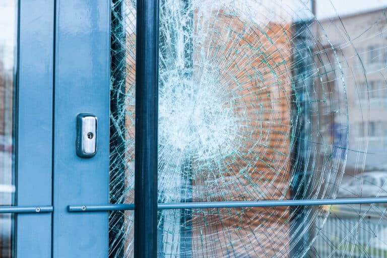 The hidden dangers of delaying window repair after an emergency in the UK