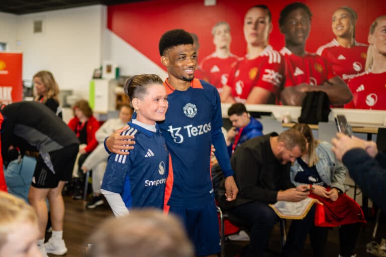 Manchester United players make young fans’ dreams come true